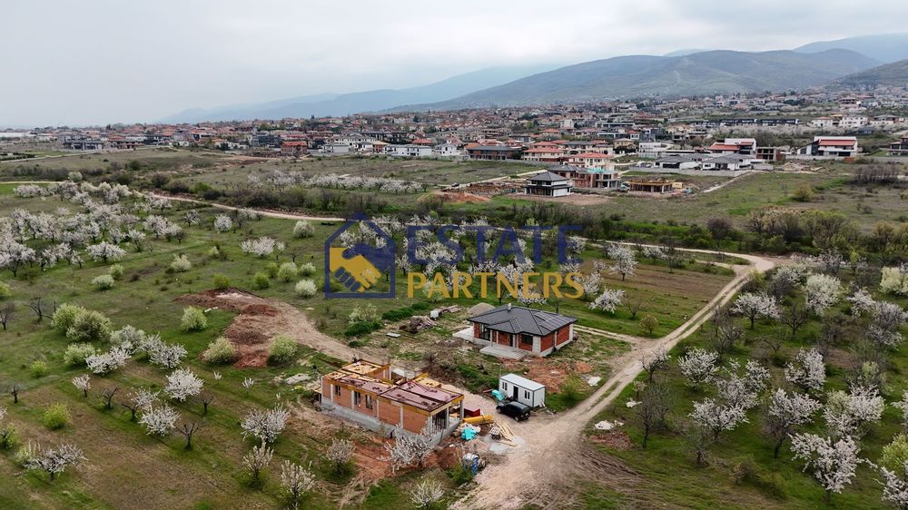 Парцел в Пловдив, област-с.Белащица площ 809 цена 65000