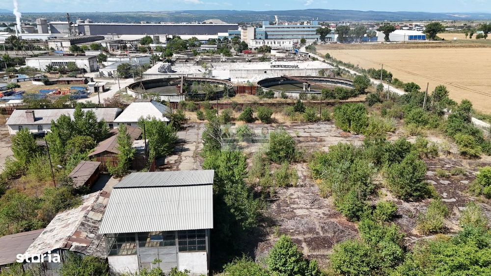 Teren intravilan 15.700 mp si constructii in zona Vrancart/Adjud/Vranc