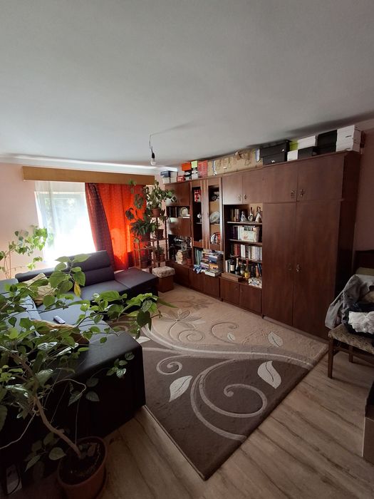 Vând apartament cu 4 cameră