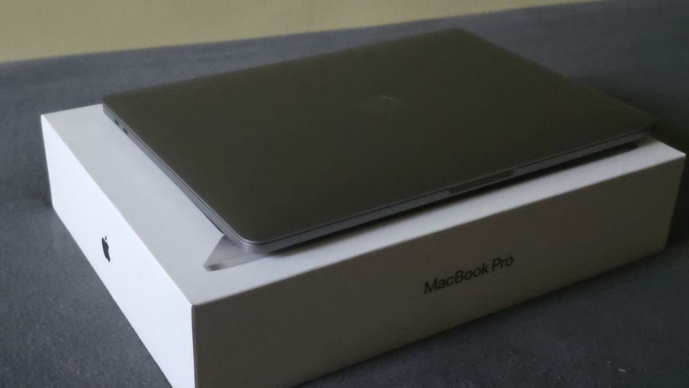 Apple Macbook Pro 13 A2338 M1 16GB RAM 512GB SSD