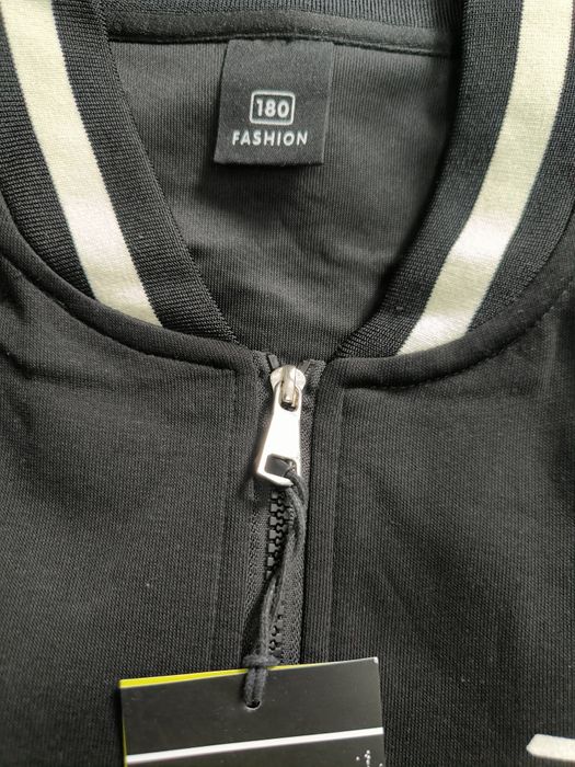 Продам женский спортивный костюм.