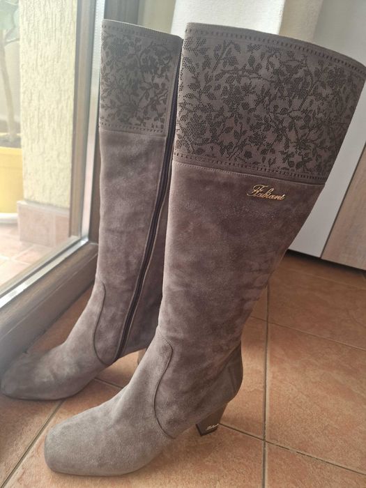 Чисто нови италиански ботуши FABIANI – Луксозен велур в актуален Taupe цвят, 39