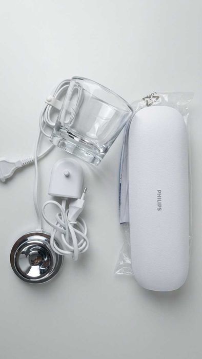 Комплект зарядно за електическа четка philips