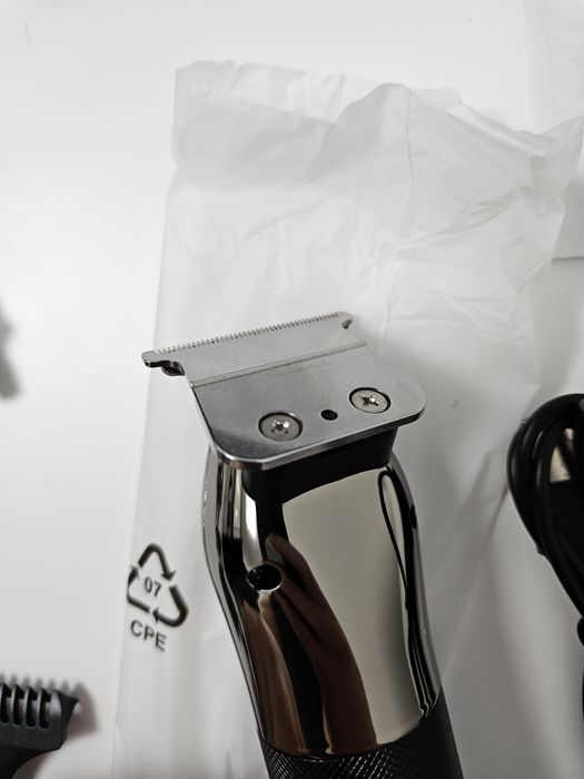 Mașină de tuns NOUĂ portabila cu display digital. 

Pretul este fix! D