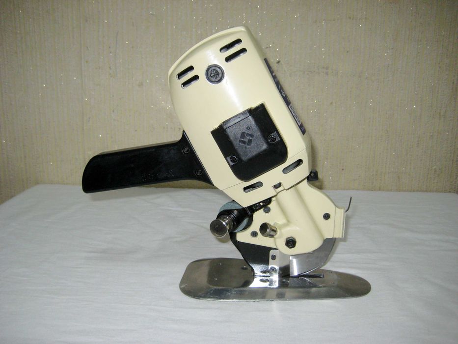 Раскройный нож дисковый LEJIANG 100мм для ткани почти новым состоянии!