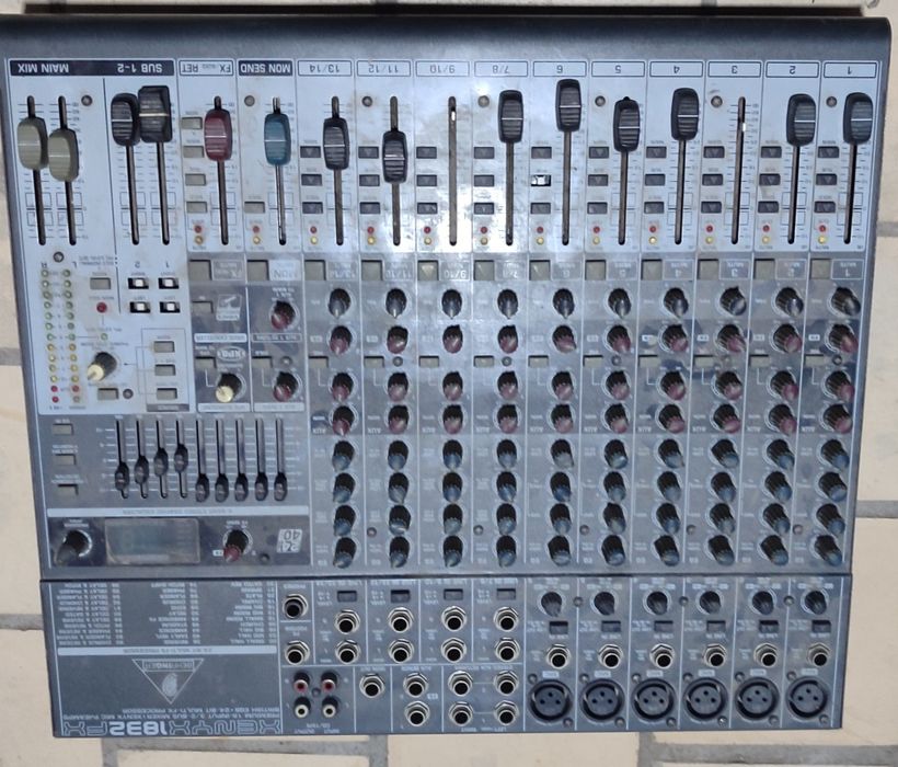 Микшерный пульт 1832