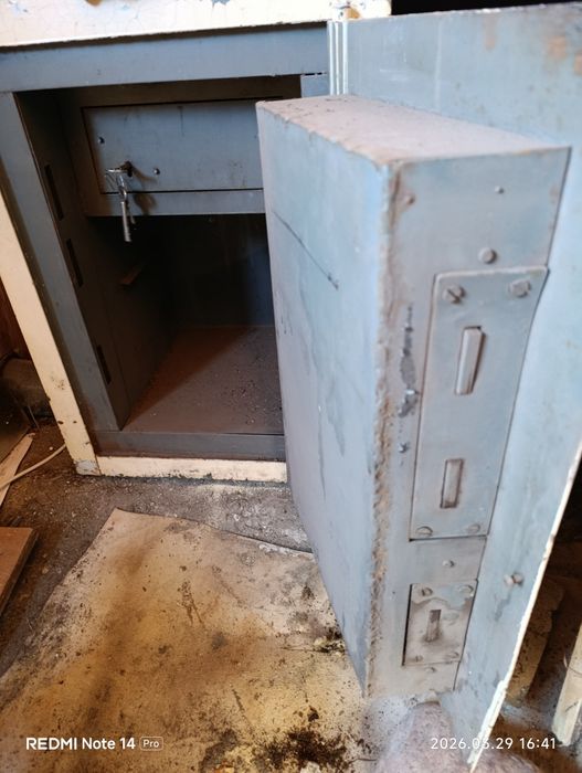 Сейф металлический