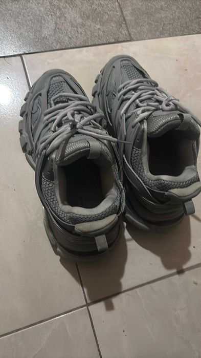 Prodavam Balenciaga track 42 nomer