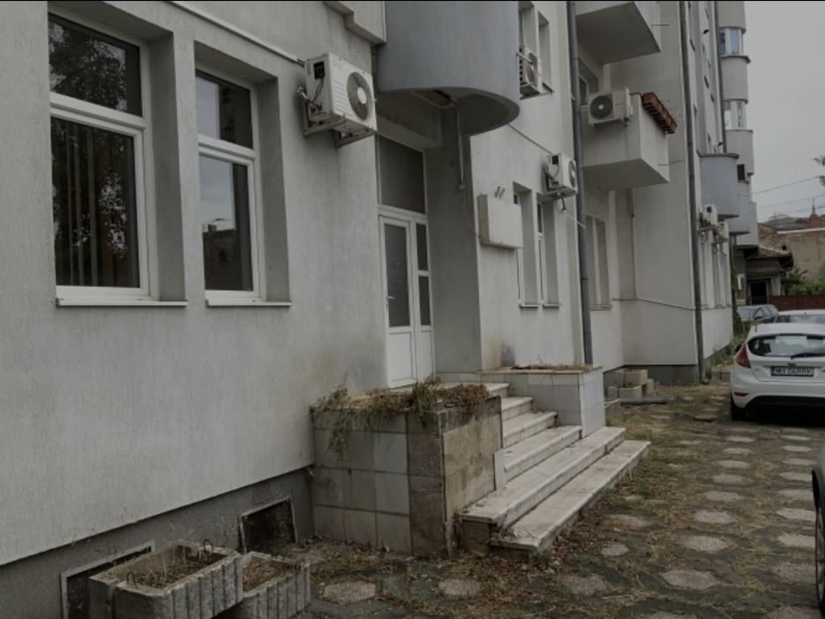 Inchiriez spatiu central cu parcare privata