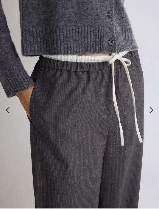 Светло сив панталон с права кройка тип jogger