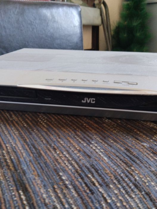 Двд със две колони JVC