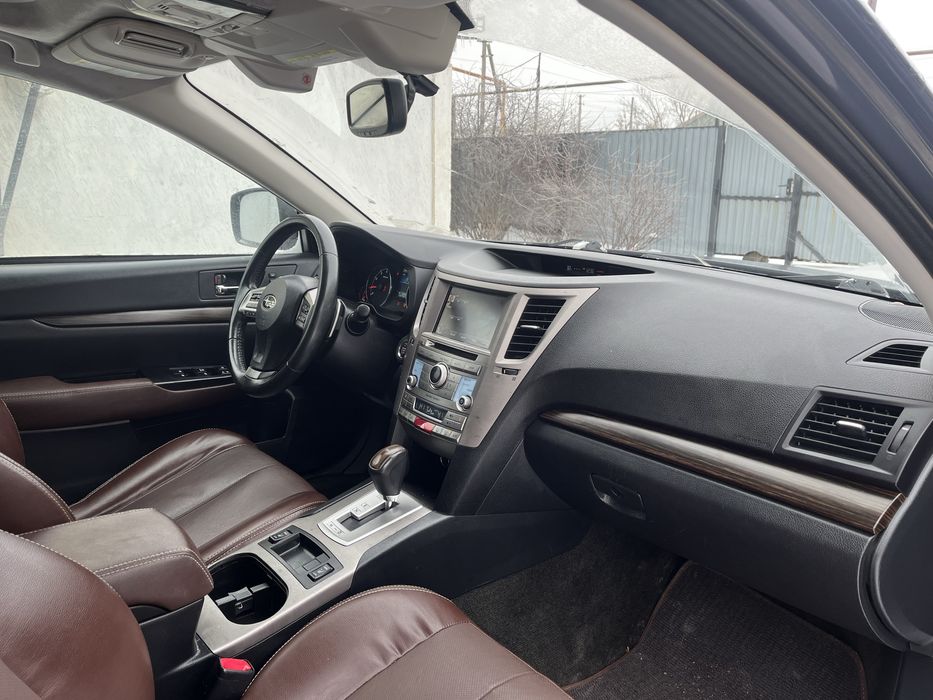 Автомобиль субару аутбек