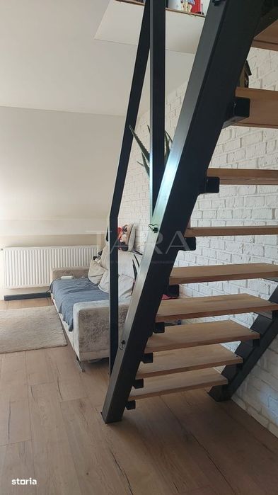 Apartament spațios, pe două niveluri, pregătit pentru mutare — fotografia 3