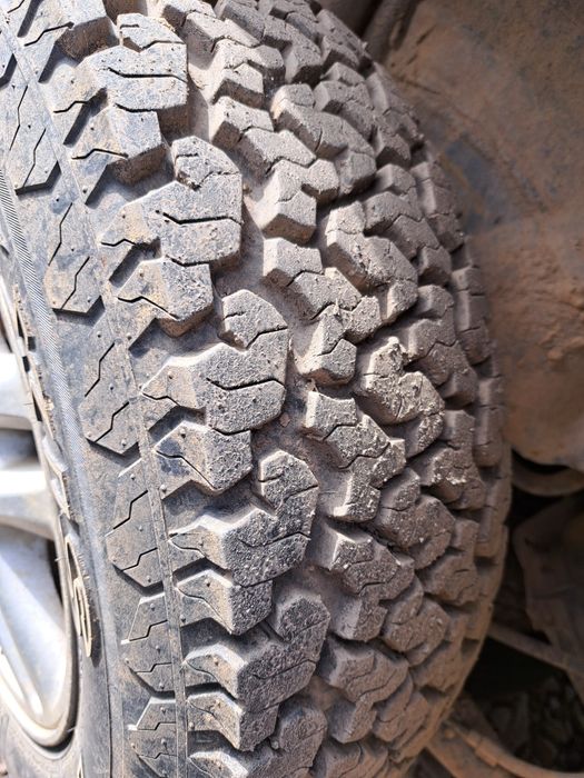 Гуми за офроуд 215 70 R16 !