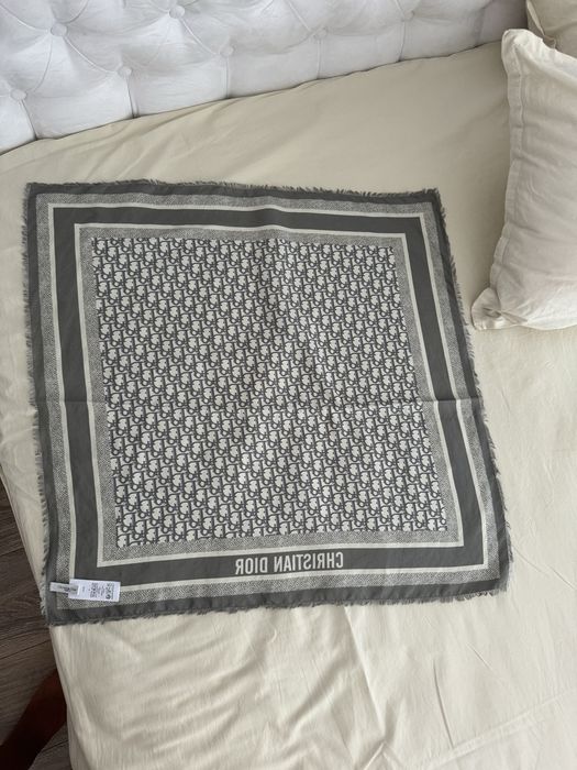 Оригинален шал Dior