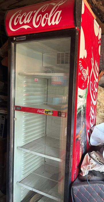 Продам витринный холодильник