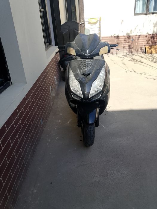 Real moto skuter sotiladi
