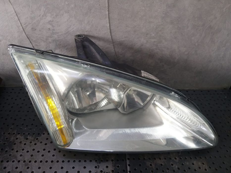 Far dreapta ford focus 2 4m5113w029ac