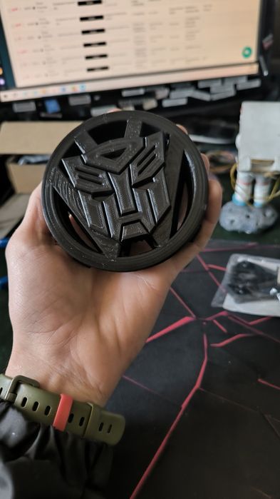 Значке Volkswagen golf 2в решетку