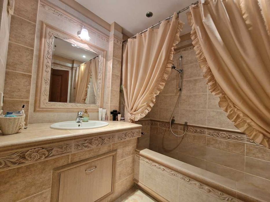 Продава се Тристаен апартамент в Благоевград, Широк център - 124 кв.м за 2097 €/кв.м - Снимка #11