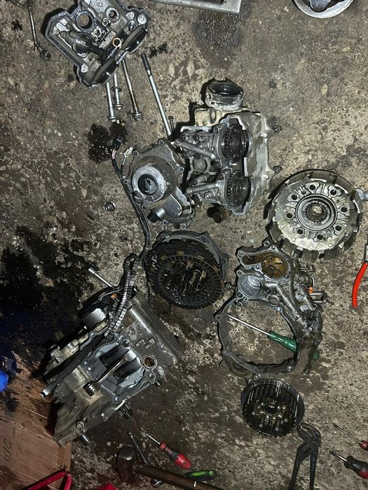 Dezmembrez Yamaha yzf 450 fara defecte toate piesele funcționale