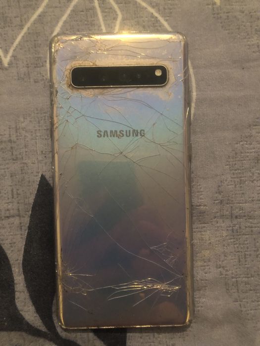 Tilfon sotiladi holati yaxshi orqasi singan toshchalarni ustiga tushgn