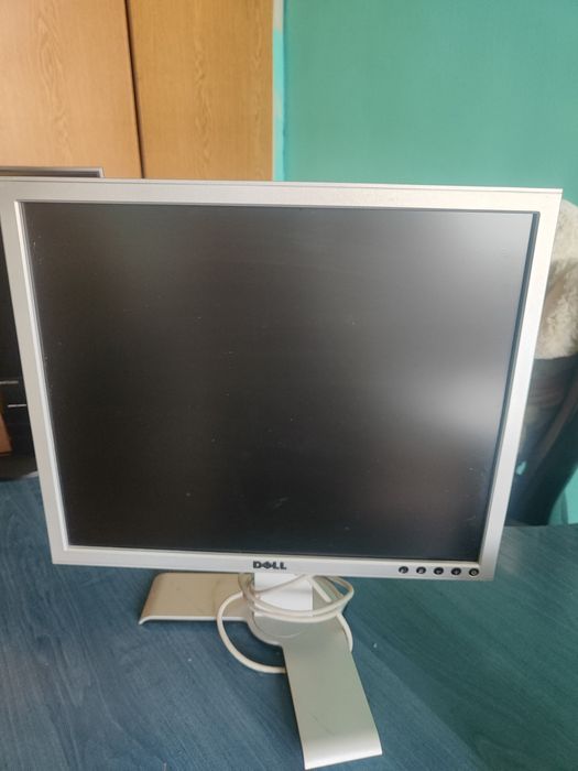 Монитори ViewSonic и Dell 19 имча