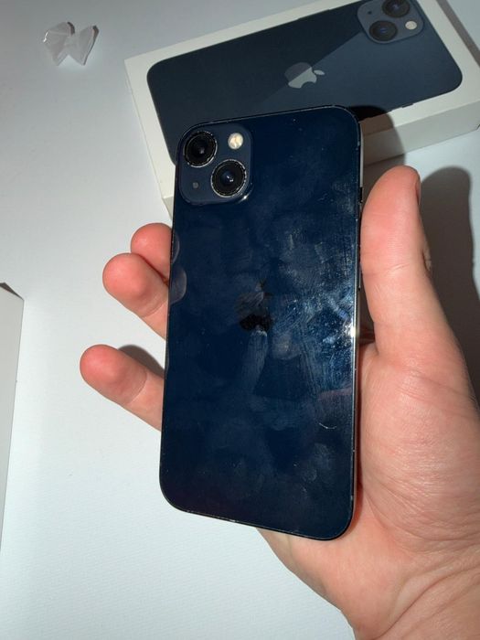 Vand iphone 13 simplu