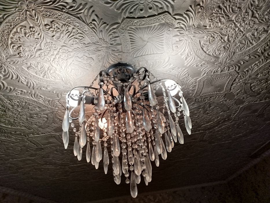 Продам люстру в хорошем состоянии