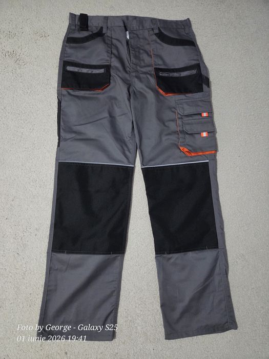 Se vinde pantaloni de salopeta pentru  santier.