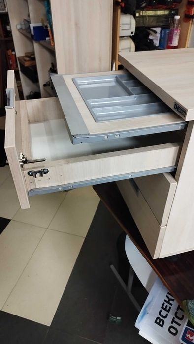 Шкафче за бюро с 3 или 4 чекмеджета - контейнер на колела