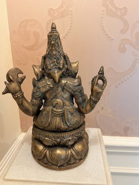 Rar !! Statuie reprezentandu-l pe zeul Ganesha !
