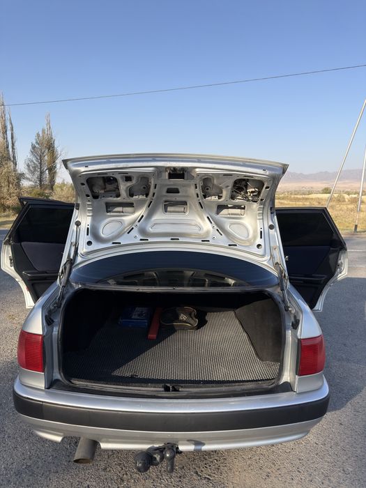 Audi B4 2.0моно 1993год