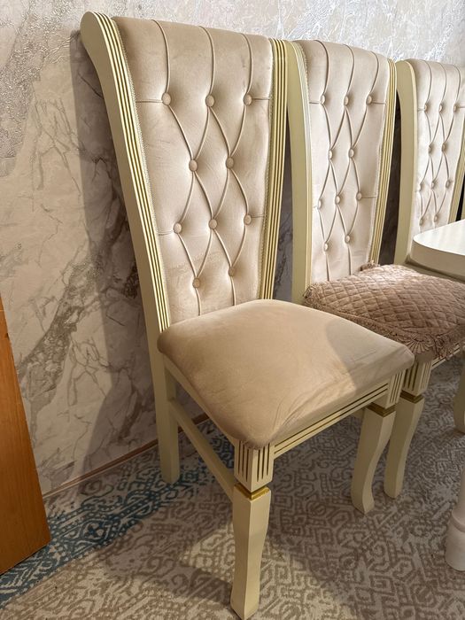 Стол с 4 стульями