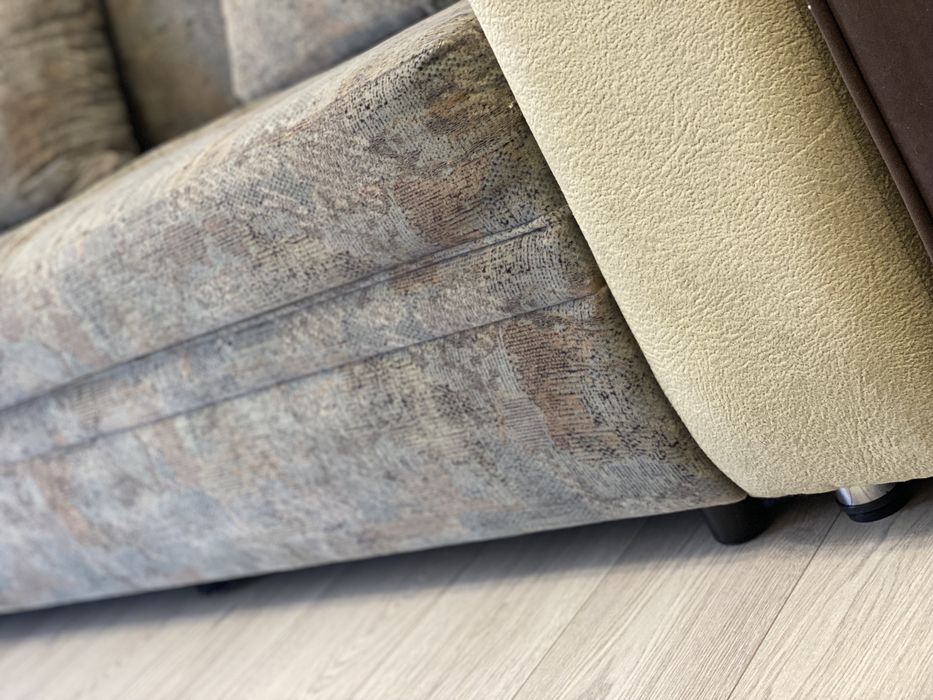 Срочно продам отличный диван. Качество.