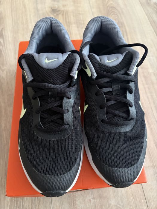 Маратонки Nike 39 номер