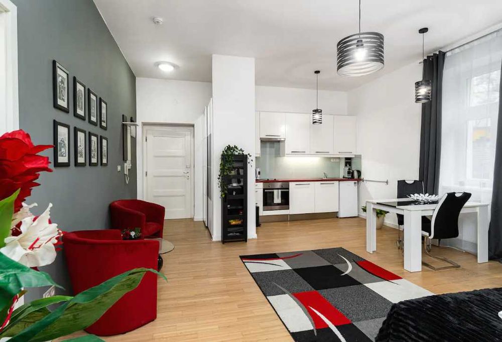 Дава се под наем Едностаен апартамент в Пловдив, Кършияка - 42 кв.м за 204 € - Снимка #1