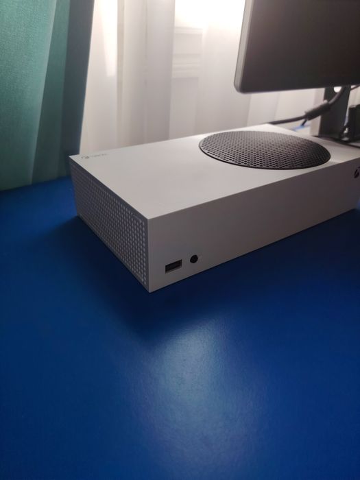 Vând Xbox series s