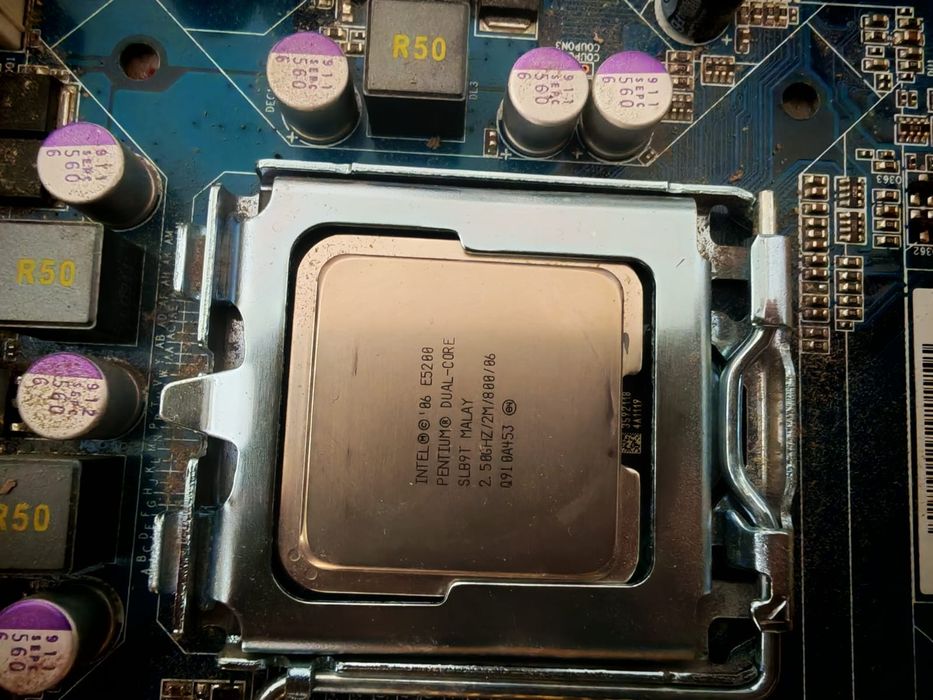 Продам материнскую плату Gigabyte