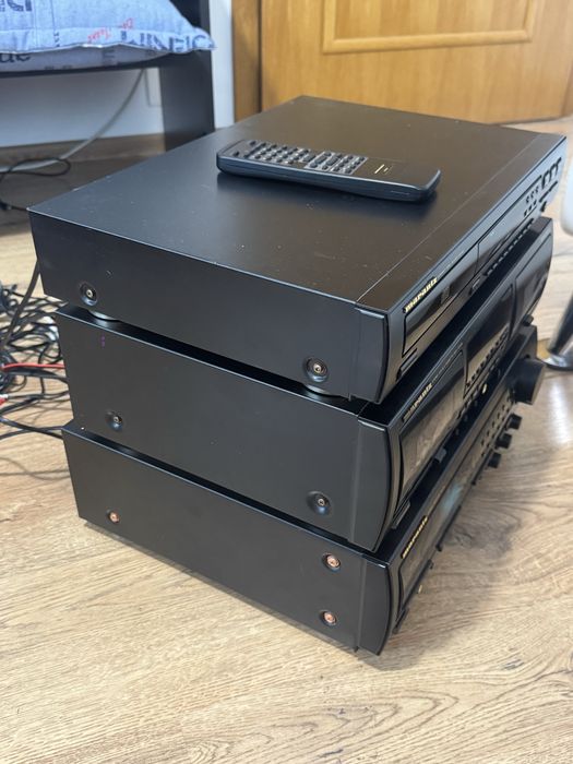 Linie audio Marantz cu telecomanda