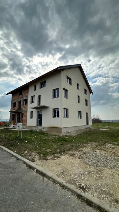 Casă de vânzare Șimian – 6 camere, ideală pentru familie