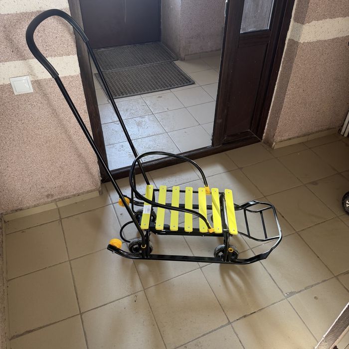 Продам санки на колесиках