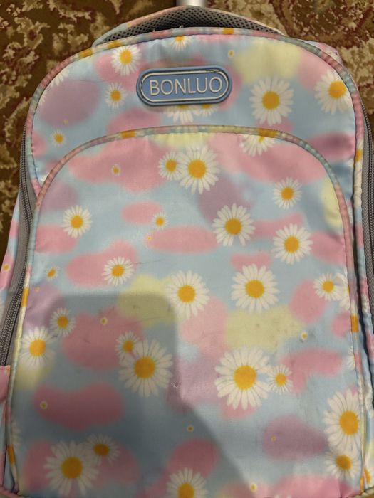 vând ghiozdan  150 lei