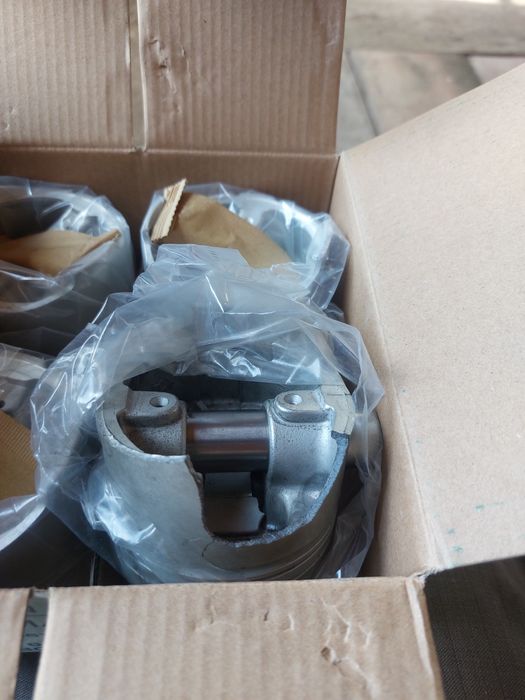 Продам поршня мазда 323f ba