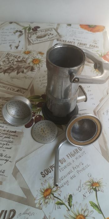 Vând cafetieră vitange.