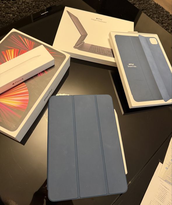 iPad Pro 11" 256 GB, Wi-Fi + Cellular +  Keyboard + Pencil