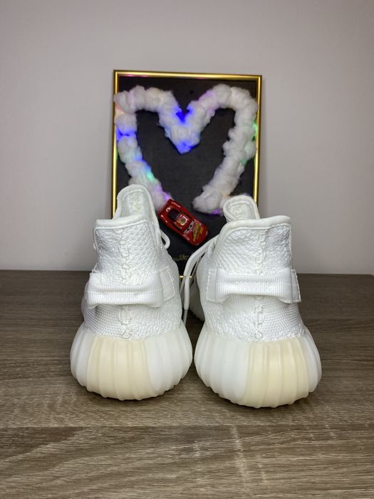 Yeezy 350v2 Triple White
