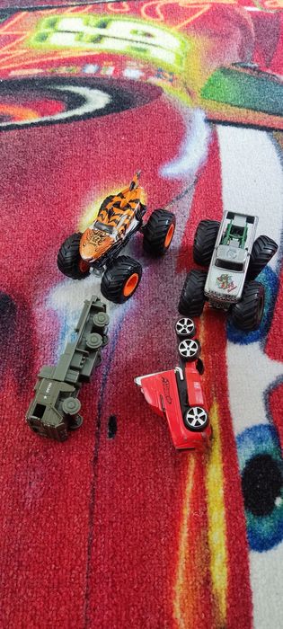 Колички hot wheels шел