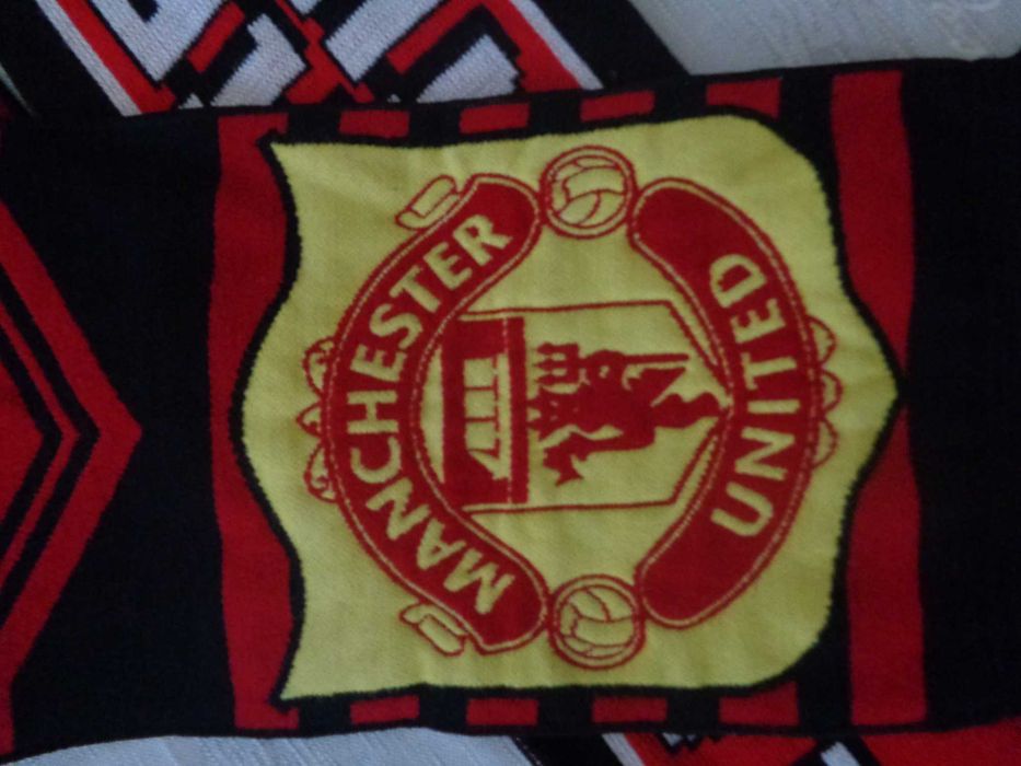Продавам 2 Колекционерски Фенски Шалове Манчестър Юнайтед (Manchester United F.C.)
