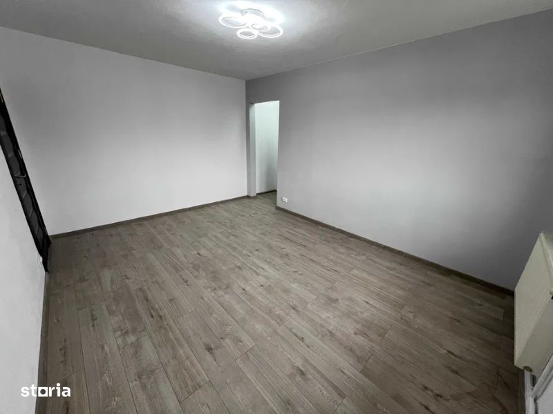 Vand apartament 2 camere ,zona Mihai Viteazu